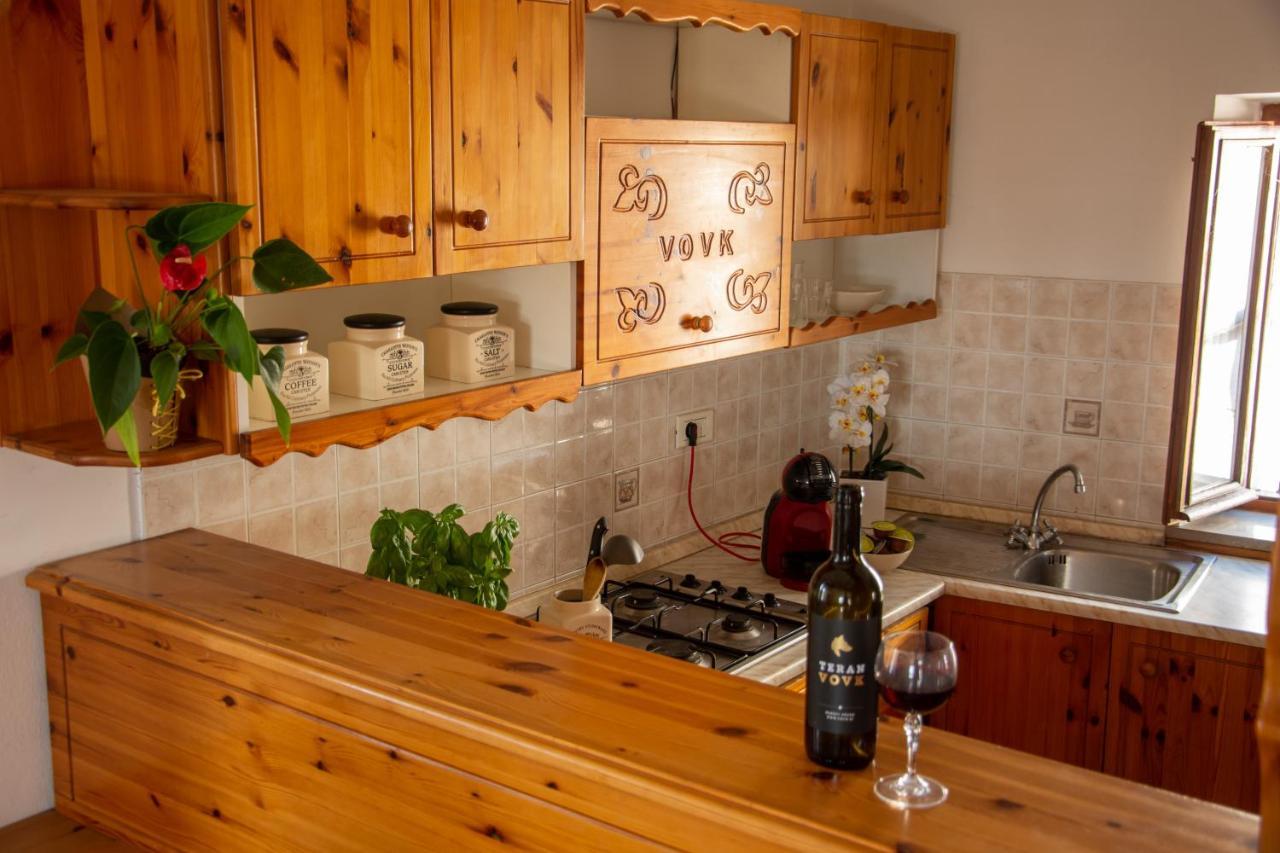 Apartma Na Skdnu Dutovlje Exterior photo