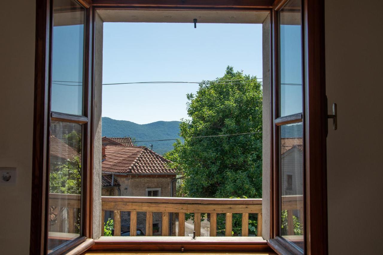 Apartma Na Skdnu Dutovlje Exterior photo
